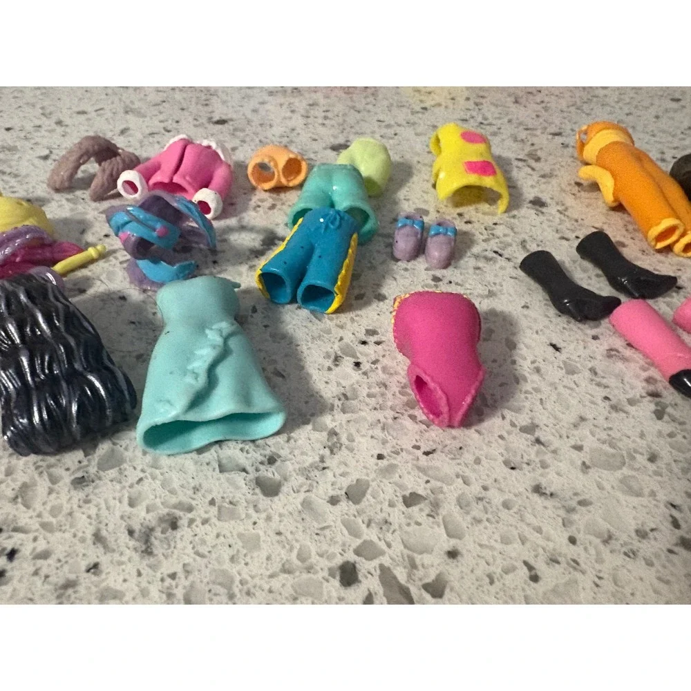Vintage Polly‎ pocket rubber clothes and one doll